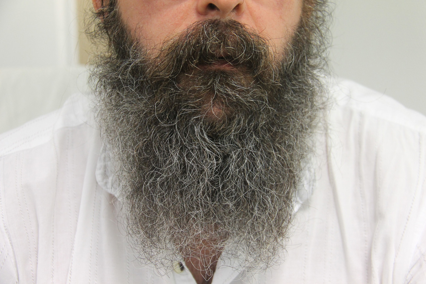 Sans clause de neutralité, l’employeur ne peut pas interdire aux salariés de porter un signe qui reflète une conviction religieuse, politique ou philosophique, la barbe peut en faire partie.