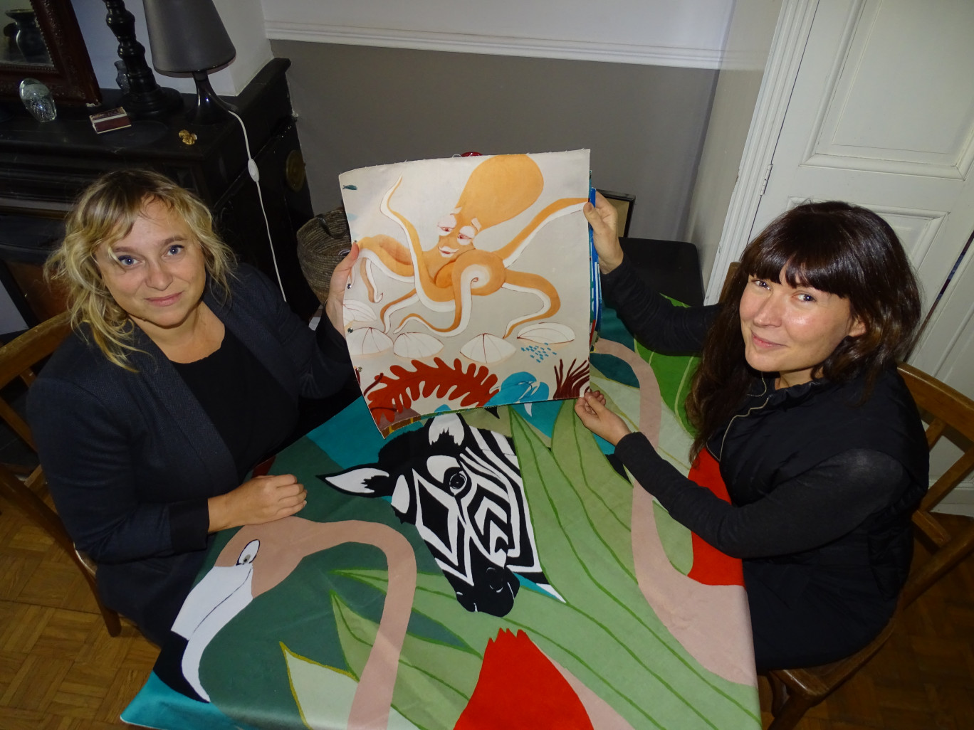 Anne-Lise Burignat et Manon Rigaud ont créé les papiers peints Simone et Marcel pour mettre en lumière la peinture manuelle. (© Aletheia Press / Nadège Hubert)