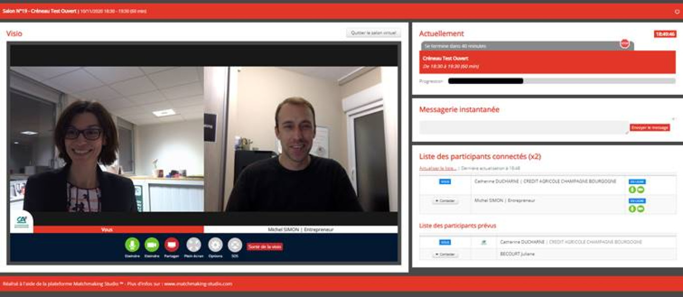 © Crédit Agricole En ligne, une experte de l’accompagnement (à gauche) et un créateur d’entreprise (à droite) se retrouvent pour un entretien.
