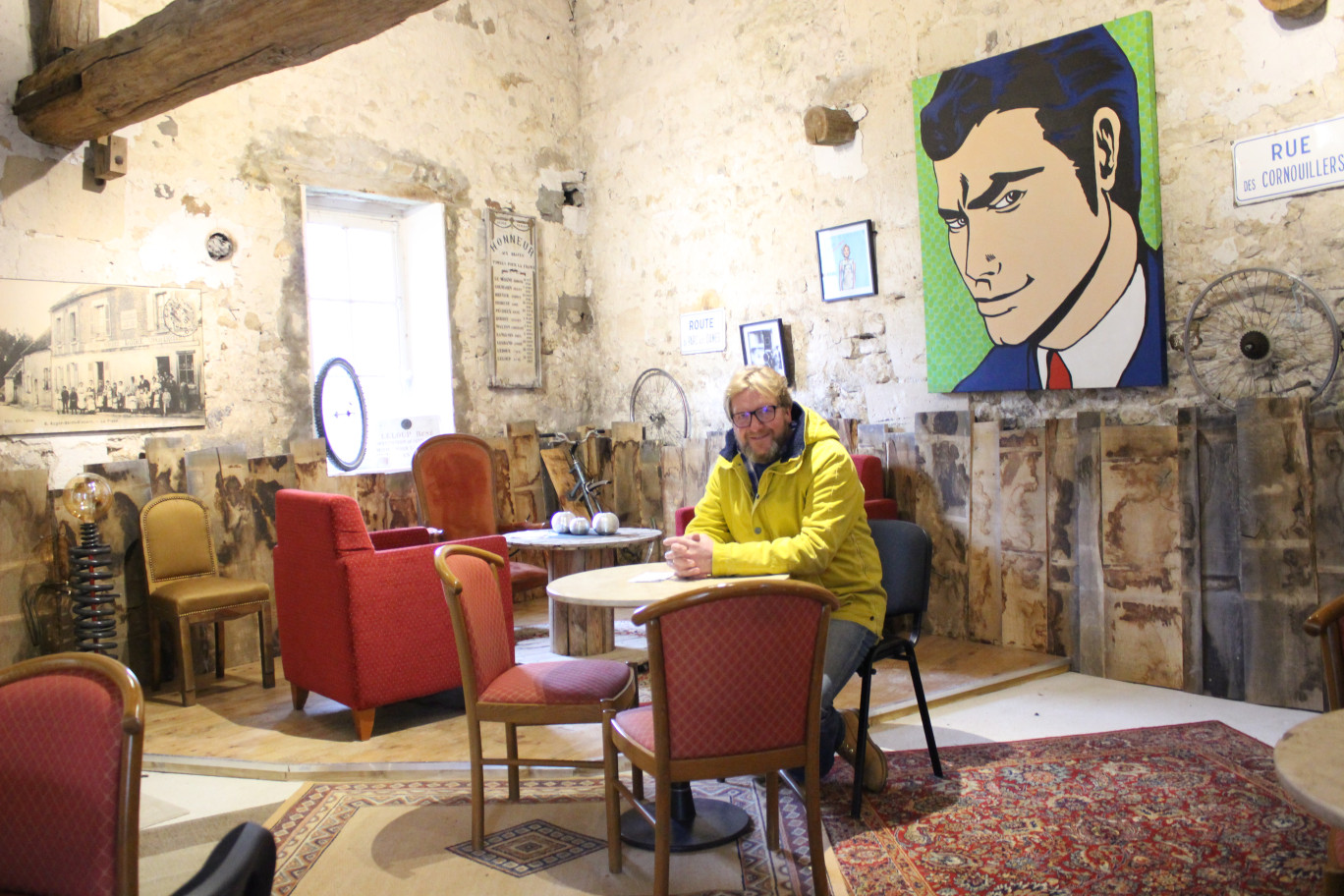 La café citoyen dans un esprit brocante.