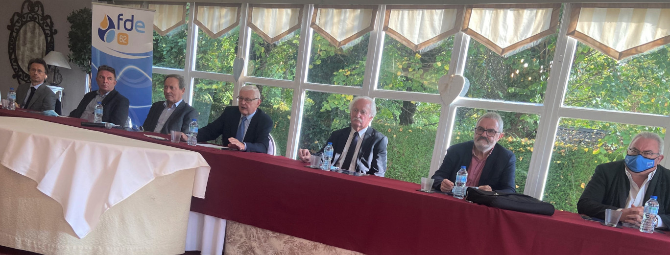 Le nouveau bureau de la FDE 62 : Emmanuel Agius, Vincent Théry, René Hocq, Michel Sergent, président, Gérard Dué, Aimé Herduin et Pierre Evrard (de gauche à droite).