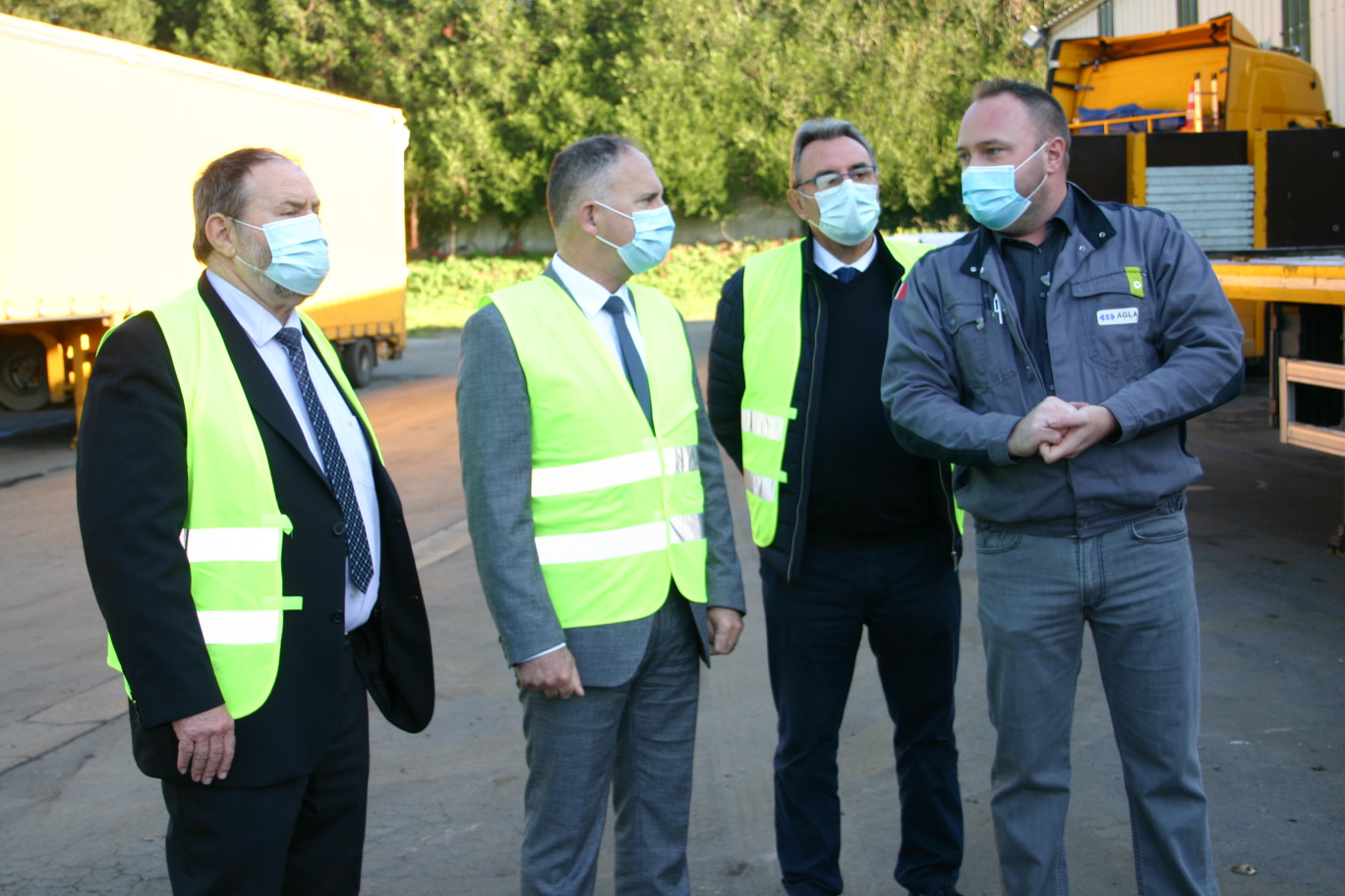 De gauche à droite : Ghislain Tétard, conseiller régional, le préfet du Pas de Calais, Louis Le Franc, Henri Dejonghe, maire d’Auxi-le-Château et le directeur d'Aglaform, Vincent Lefèbvre.