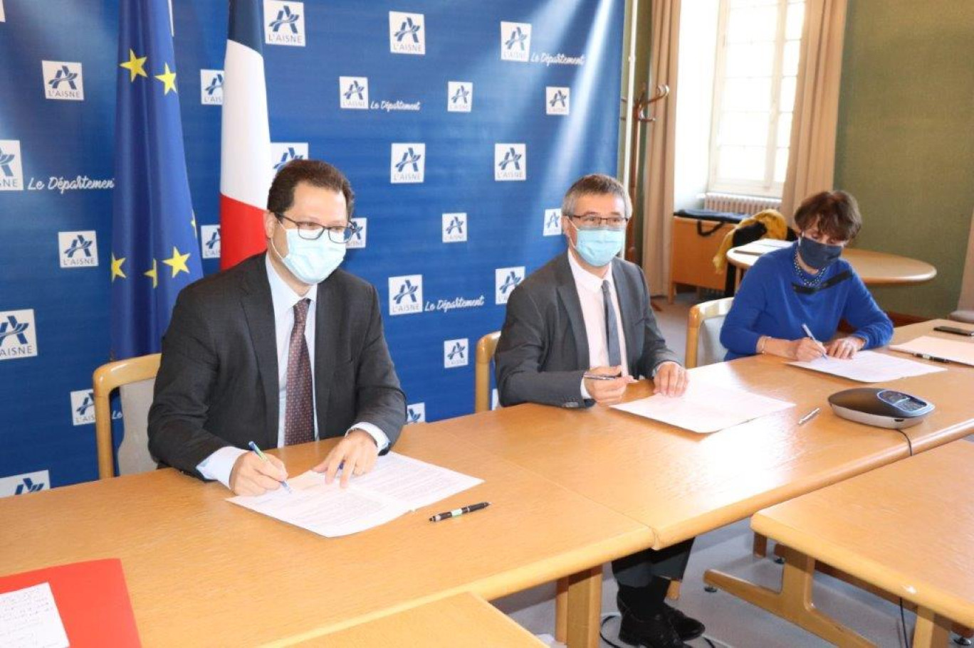 La signature de la charte s'est faite par visioconférence depuis les locaux du Conseil départemental de l'Aisne.