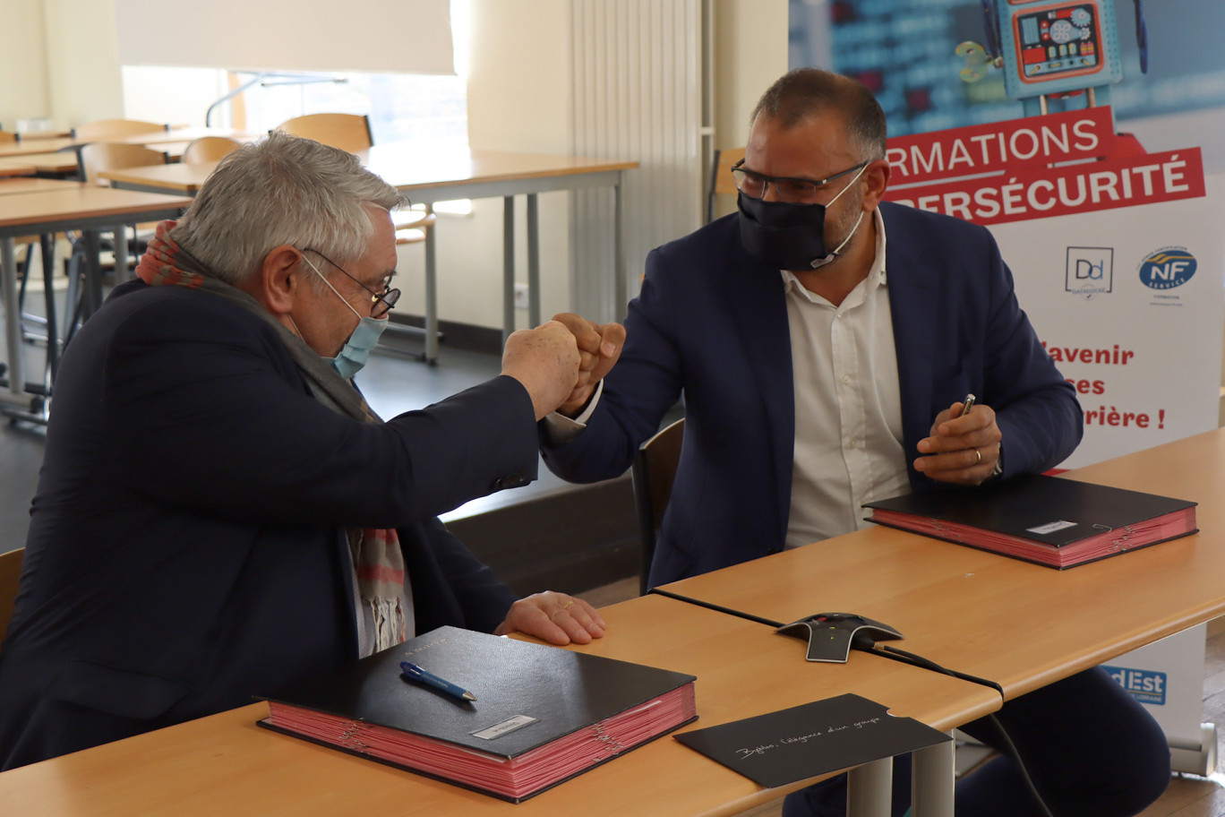 © : Cnam en Grand Est
Jean Claude Bouly, le directeur du Cnam en Grand Est et Simon Hoayek, président de Byblos Group, unissent les compétences de leurs organisations pour proposer une formation en distanciel ciblée sur la cybersécurité.
