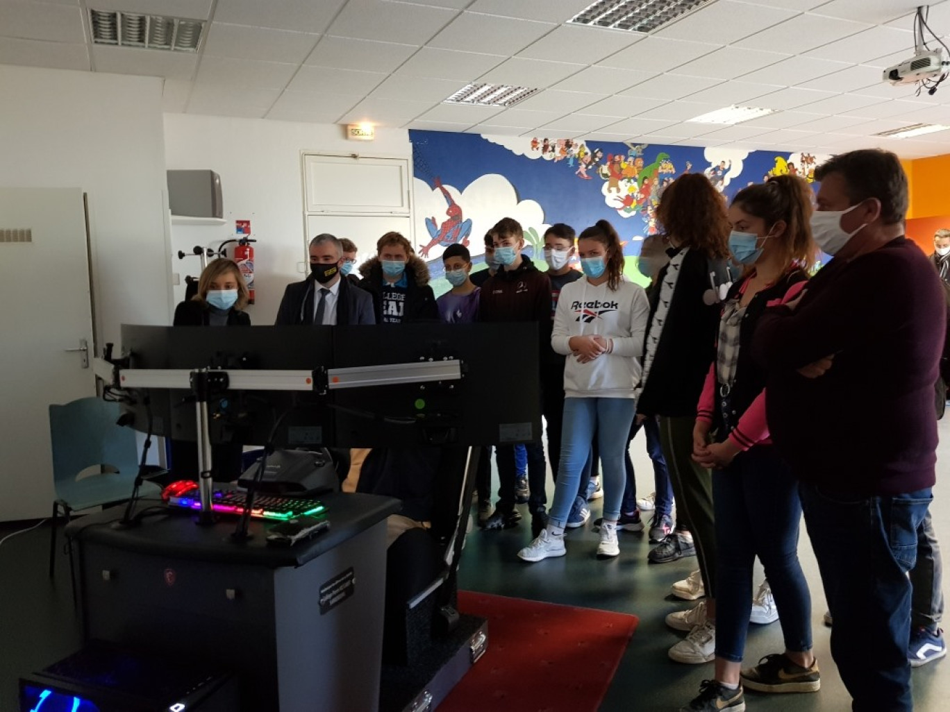 Lors de la remise officielle du simulateur au collège Messmer de Sarrebourg. (c) Préfecture de Moselle.