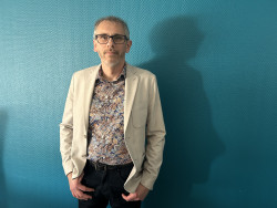 Dominique Pecqueur, Directeur Général des Services de Neufchâtel-Hardelot, coordonne les actions municipales face aux défis de la saisonnalité et de la transition écologique. © Aletheia Press / L.Péron