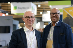 Pierre Escarbelt directeur et Hassan Mamoun, solar business developer, représentaient ManOrga Solar au salon BePositive à Lyon. © Aletheia Press / Emilie Wood