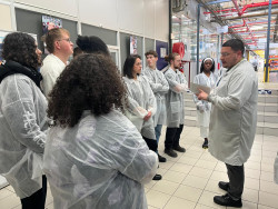 Des étudiants en BTP sont venus visiter l&#039;usine Safran à Méru. ©V.K 