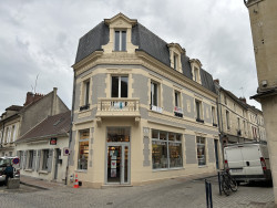 Située en centre-ville, la librairie bénéficie d’un emplacement stratégique. © Librairie du Valois