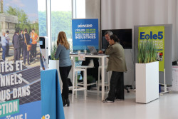 Près de 30 exposants régionaux se sont réunis pour présenter leurs solutions innovantes et écologiques. ©Aletheia Press / E.Chombart