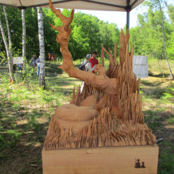 L’œuvre du sculpteur Baptiste Boulfroy «La vipère et le muscardin» créée pour les 30 ans de la réserve naturelle nationale des Landes de Versigny.
