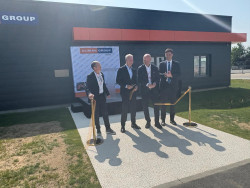 (de g. à dr) Jean-Christophe Cochard, Directeur général d&#039;Alimak Group France, Håkan Åkesson, ambassadeur de Suède, Ole Kristian Jødahl, PDG d&#039;Alimak Group et Sylvain Grange, directeur financier d&#039;Alimak Group France, ont inauguré le nouveau siège social. 