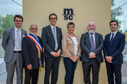 De g. à dr. : Lors de l&#039;inauguration, Stéphane Bousquet, directeur territorial bassin de la Seine et Loire aval de Voies Navigables de France, Alain Garbe, maire de Bruyères-sur-Oise, Benoît Rochet, DG et président du directoire de Haropa port, Hélène Girardot, secrétaire générale de la Préfecture de Val d’Oise, Frank Tetrel, DG de Medlog France, Salvatore Prudente, directeur exécutif de Medlog. © MSC / Medlog 