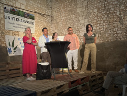 Les membres du programme européens sont certains de pouvoir créer un marché du chanvre textile. © Aletheia Press / D.Boulogne