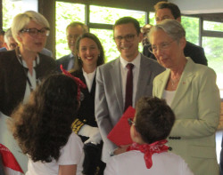 Les élèves de l’école élémentaire Paul-Bert ont accueilli la ministre Élisabeth Borne et les officiels par une danse. 