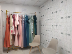 La boutique habille les mariés mais aussi les invités. © Aletheia Press / DLP