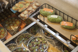 Cuisinés à la ferme, les escargots sont vendus en coquilles, en bouchées ou en chaire cuite (sans beurre), frais ou surgelés. © Aletheia Press / B.Delabre