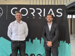  De g. à dr. Simon et Romain Gorrias, lors de la pose de la première pierre. © Aletehia Pess / C.Degans