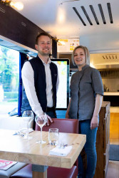 Le couple au sein de son bus restaurant. (c) Marie-Line Waroude