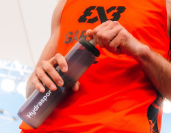 La marque propose 3 tailles : 650 ml, 800 ml et 1L. © Hydrasport