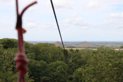 Une des attractions phares : la tyrolienne permet de filer jusqu’à 85 km/h sur une longueur de 564 mètres. ©Aletheia Press / Eléonore Chombart