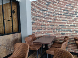 Le restaurant compte 40 couverts en intérieur et une quinzaine en terrasse. © Aletheia Press / D. La Phung