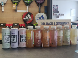 Le NPC distribue des boissons exclusives comme JOMO ou DOSE. © Aletheia Press / D. La Phung Le NPC distribue des boissons exclusives comme JOMO ou DOSE. © Aletheia Press / D. La Phung