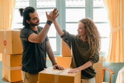 Permettre aux salariés de se loger dignement et soutenir la revitalisation des territoires : telles sont les deux grandes missions d’Action Logement Services. © Pexels