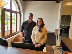 Caroline et Nicolas Desplanques dans leur établissement. 