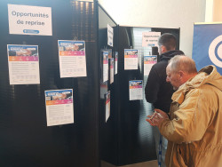 3. Un «mur de la reprise» présentait, en marge de l&#039;événement, une sélection d&#039;offres d&#039;entreprises à reprendre sur le territoire. © Aletheia Press / Arnaud Stoerkler