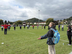 L&#039;échauffement avant de débuter des activités ludiques et sportives...