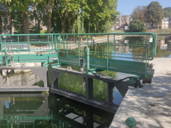 Le canal voit passer quelques 300 bateaux par an quand la V30 compte 580 000 cyclistes. © Aletheia Press / DLP 