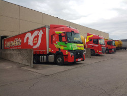  Le groupe possède un parc d’une centaine de tracteurs, pour 120 chauffeurs. Ces derniers sont plus nombreux, du fait de leur roulement sur les véhicules. © Aletheia Press /Arnaud Stoerkler