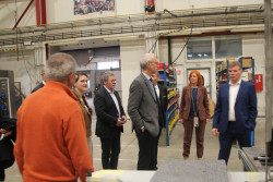 Lors de la visite de l'entreprise, et notamment des nouveaux bâtiments inaugurés il y a quelques mois. © Aletheia Press / B.Delabre