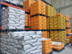 La famille Dandre réfléchit à installer un moulin à meule pour proposer une farine à l’ancienne, nutritive. © Aletheia Press / DLP