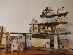 2virgule5d propose aussi bien de petits objets de déco que des œuvres artistiques. © Aletheia Press / DLP