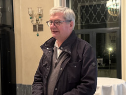 Eric Lelieur a remis les diplômes à la dernière promotion Everest. © Aletheïa Press / Daniel Boulogne