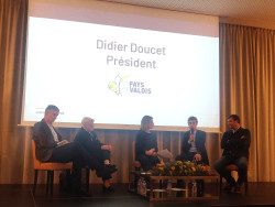 Lors des 4èmes Rencontres économiques du pays de Valois : Guillaume Van de Velde, Pascale Sebille, Claire Fournier, Hugo Scart et Armel Philippon © Aletheia Press / D. La Phung