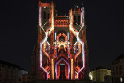 Chroma, l expérience monumentale, reprend sur la façade de la cathédrale jusqu&#039;au 28 décembre. © Laurent Rousselin - Amiens Métropole