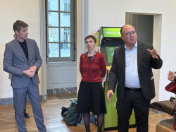 Paul Rondin, directeur de la Cité avec Graziella Pastore et Thomas Cazentre, commissaires de l&#039;exposition et conservateurs à la BnF.