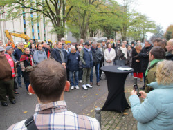Une nouvelle étape symbolique dans l’avancée du projet de transformation urbaine du quartier à laquelle ont assisté officiels et habitants.