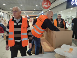 Les bénévoles de la Banque alimentaire étaient sur le pont, dans la galerie de Auchan à Saint-Quentin, pour récolter les dons .