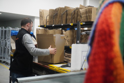 La plateforme favorise des circuits courts pour limiter l’empreinte environnementale de la mode de luxe. 