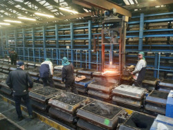 La coulée de fonte sur site permet de mouler des pièces en petite ou moyenne série.