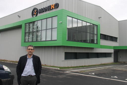 Maneko recycle et forme en mode circuit court