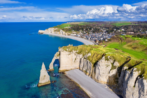 Étretat : les habitants disent stop au tourisme de masse