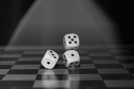 Entre jeu dangereux et enjeux