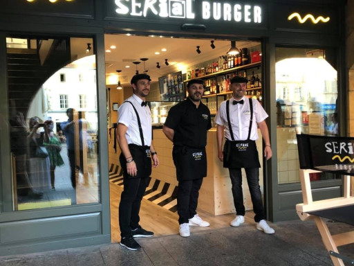 Serial Burger : Un univers de restauration et des séries TV