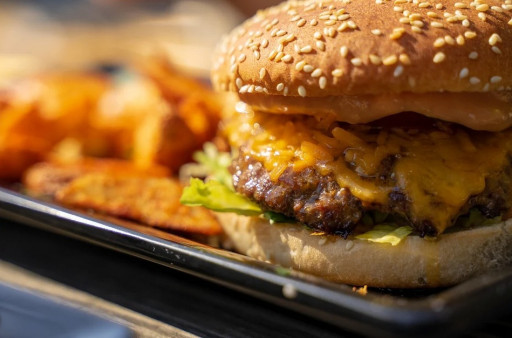 L’enseigne "Jules & John" s’installe à École-Valentin