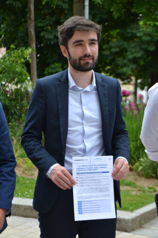 Le sénateur Rémi Cardon présente son rapport contre la cybercriminalité